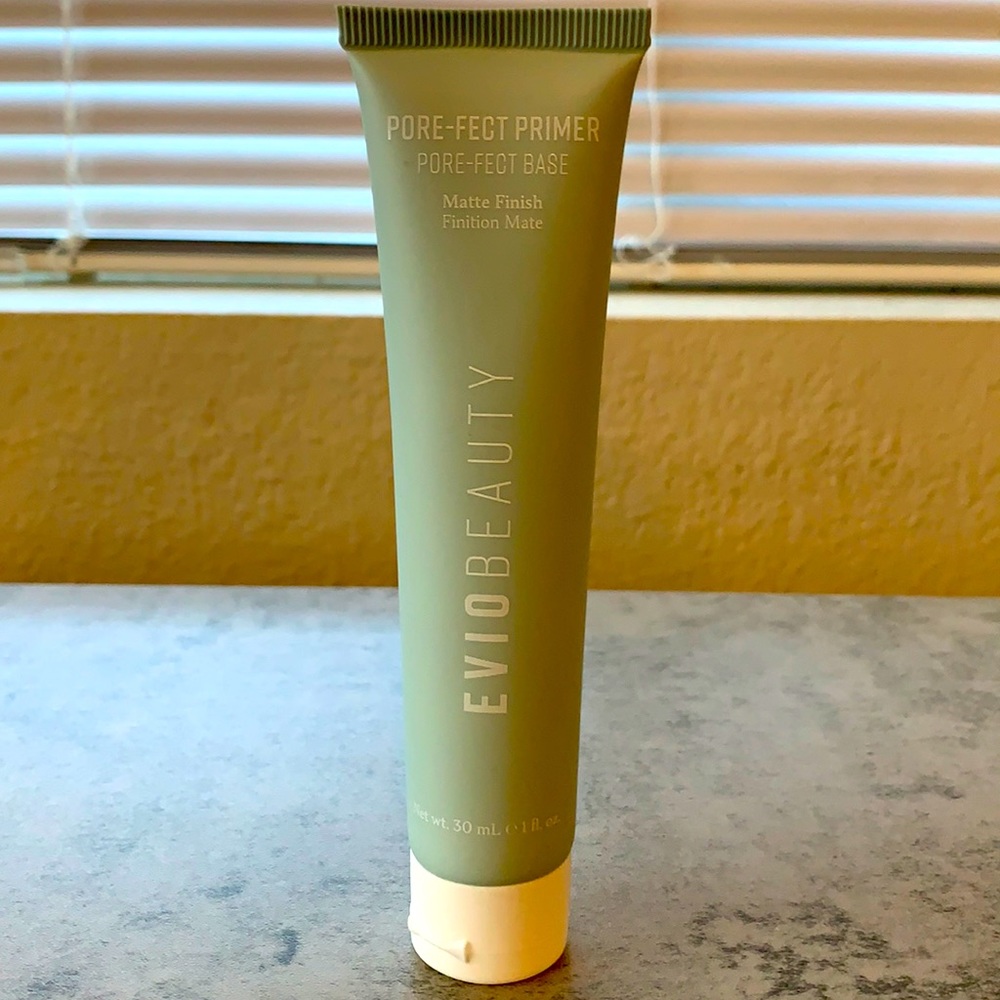 Evio Beauty Pore-fect Primer.